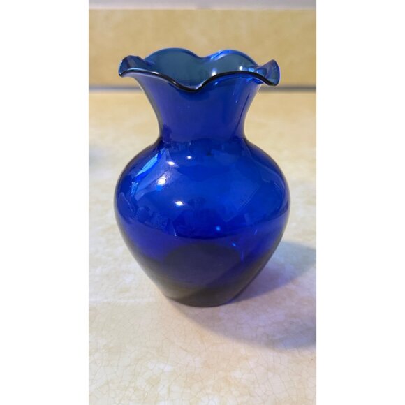 Vintage Cobalt Blue Hand Blown Glass Vase With Fluted Rim 5” tall - Picture 2 of 7